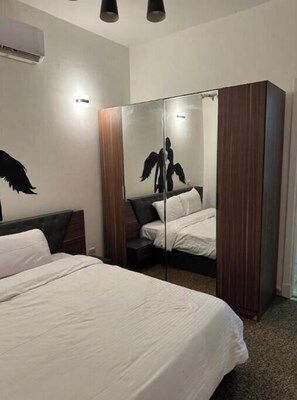 1 bedroom, WiFi, bed sheets