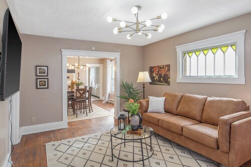 Downtown Syracuse 2BR Near University & Zoo