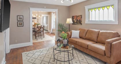 Downtown Syracuse 2BR Near University & Zoo