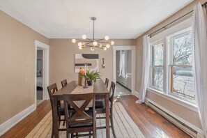 Dining - Downtown Syracuse 2BR Near University & Zoo (Syracuse)