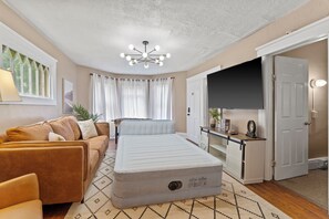 2 bedrooms, WiFi - Downtown Syracuse 2BR Near University & Zoo (Syracuse)