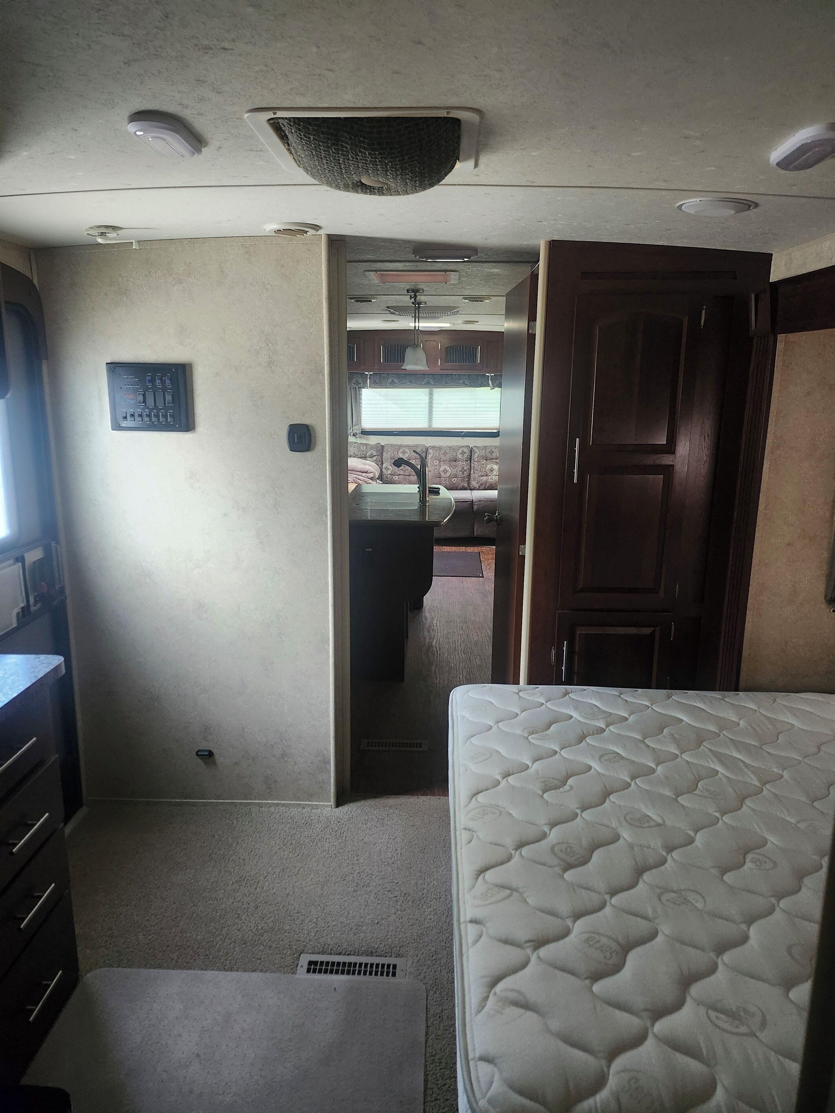 1 多间卧室、熨斗/熨衣板、WiFi、床单