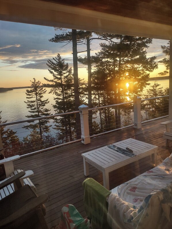 Terrace/patio - Fantastic Ocean  home with WiFi in Bar Harbor bordering Arcadia National Park (Bar Harbor)