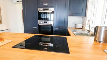 Dishwasher, cookware/dishes/utensils