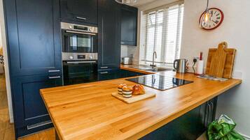 Dishwasher, cookware/dishes/utensils