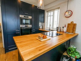 Dishwasher, cookware/dishes/utensils