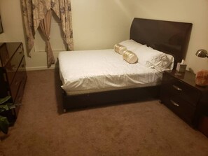 1 soverom, skrivebord og wi-fi