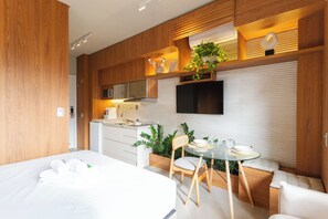 Estudio | Cortinas blackout, tabla de planchar con plancha y wifi gratis 