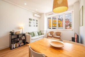 TV - GuestReady - Urban retreat in Lisbon (Lisbon)