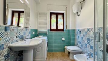 Apartamento, 3 quartos, sacada, vista para a cidade | Banheiro