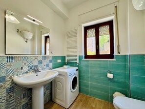 Apartment, 3 Schlafzimmer, Balkon, Stadtblick | Badezimmer