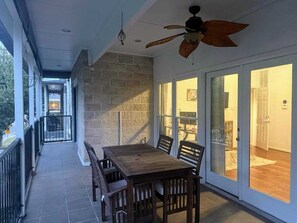 تناول الطعام بالخارج