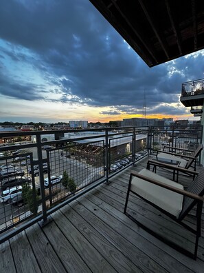 Terrace/patio - Lux Living, with Free Parking in City Central (Richmond)