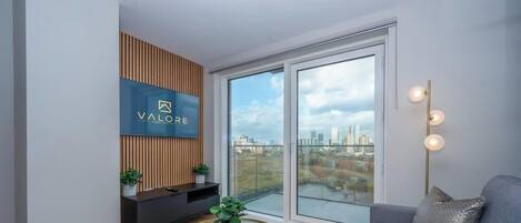 Een televisie en een kantoor