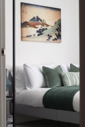 2 slaapkamers, een strijkplank/strijkijzer, internet, beddengoed