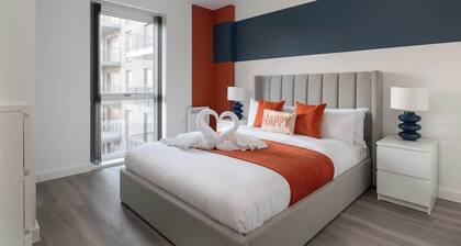 Luxury 1Bed| Canal Views|Free Parking|Central MK