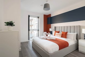 1 habitación, tabla de planchar con plancha, cuna de viaje y wifi 