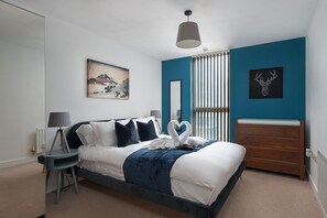 2 slaapkamers, een strijkplank/strijkijzer, internet, beddengoed