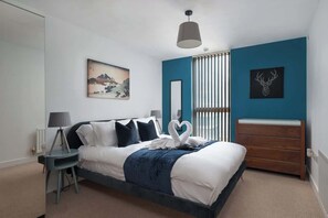 Silitysrauta/-lauta, vauvan matkasänky, Wi-Fi, vuodevaatteet