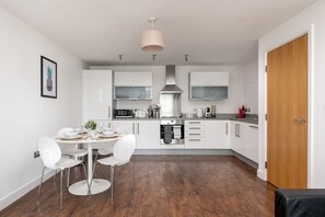 Kühlschrank, Ofen, Herdplatte, Geschirrspüler