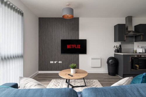 Lovely Home Near Canal, Park, & Central MK