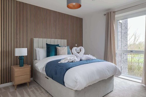 Lovely Home Near Canal, Park, & Central MK