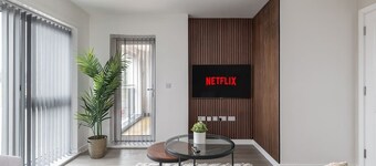 Stylish 2-Bed Apartment | Parking | Great Location