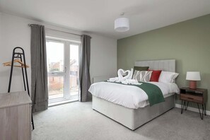 2 bedrooms, iron/ironing board, internet, bed sheets