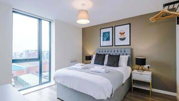 Iron/ironing board, travel cot, WiFi, bed sheets