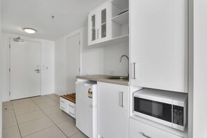 Interior - Coastal Chic in Heart of Cairns with Rooftop Pool (Cairns)