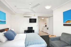 Iron/ironing board, WiFi, bed sheets