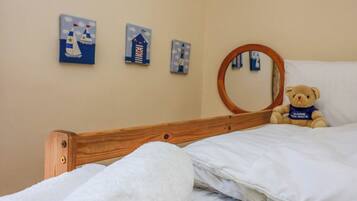 2 bedrooms, individually decorated, individually furnished, free WiFi