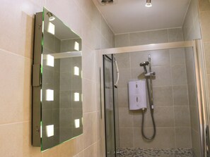 Cottage | Bathroom | Shower - 2 The Elms (Salcombe)