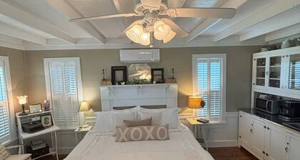 Tara Farms Cottage. Peaceful Retreat on 50 Acres. Soaking Tub + Trails