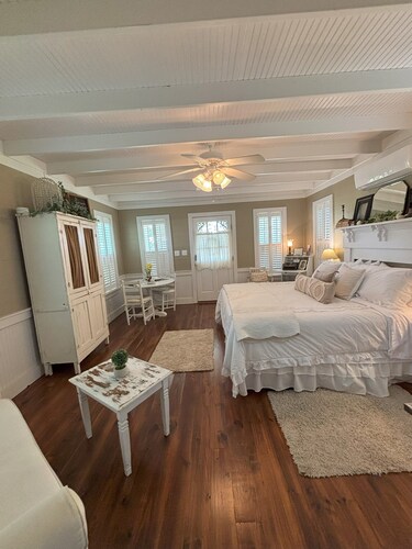 Tara Farms Cottage. Peaceful Retreat on 50 Acres. Soaking Tub + Trails