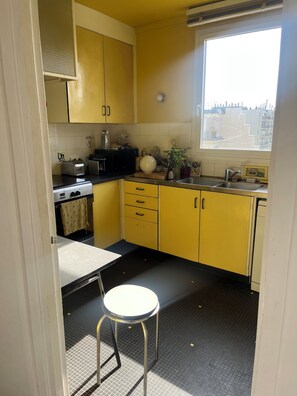 Private kitchen - Spacious apartment bathed in light (Paris)