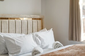 Iron/ironing board, free WiFi, bed sheets