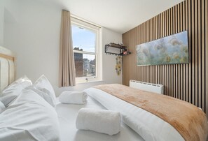 Iron/ironing board, free WiFi, bed sheets