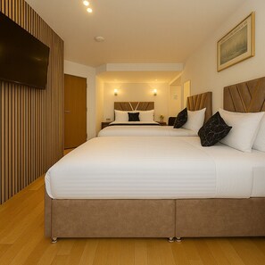 1 bedroom, iron/ironing board, free WiFi, bed sheets - Stylish & Bright Studio in the Heart of Soho 8 (London)