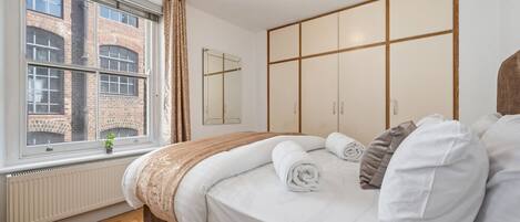 1 slaapkamer, een strijkplank/strijkijzer, gratis wifi, beddengoed