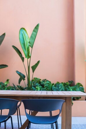 Outdoor dining - Modern apartment with terrace in the center (Valencia)