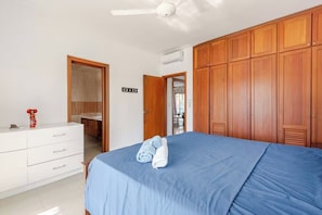 2 quartos, ferros/tábuas de passar roupa, Wi-Fi, roupa de cama