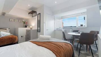 4 bedrooms, WiFi, bed sheets