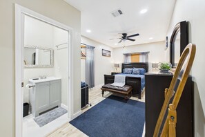 3 bedrooms, desk, iron/ironing board, travel cot