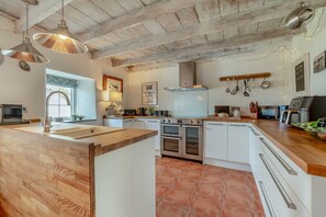 Kühlschrank, Ofen, Geschirrspüler, Kochgeschirr/Geschirr/Besteck