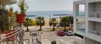 Studio apartment with side balcony with sea view