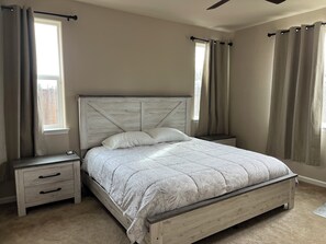 3 slaapkamers, een strijkplank/strijkijzer, wifi, beddengoed