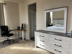 3 quartos, ferros/tábuas de passar roupa, Wi-Fi, roupa de cama