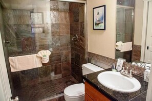 Combined shower/bathtub, hair dryer, towels, soap - Inn at Spanish Head (Lincoln City)