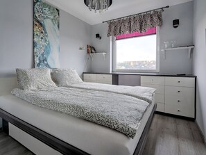 2 habitaciones, escritorio, tabla de planchar con plancha y wifi gratis